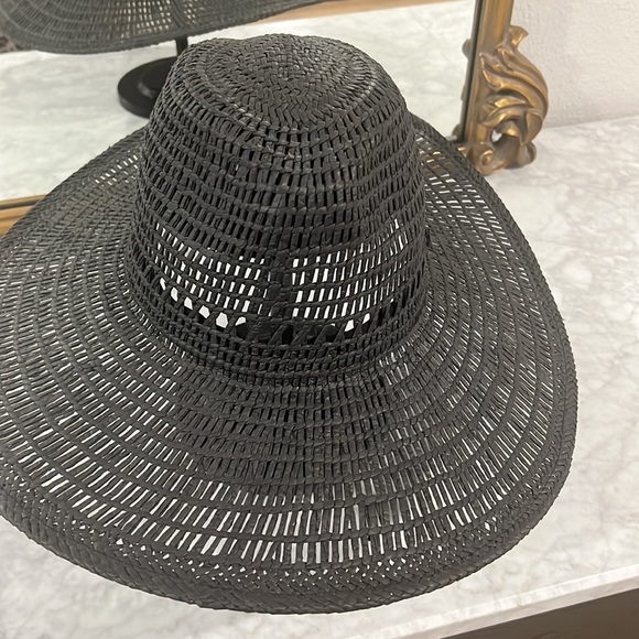 Black summer hat - Picture 2 of 4